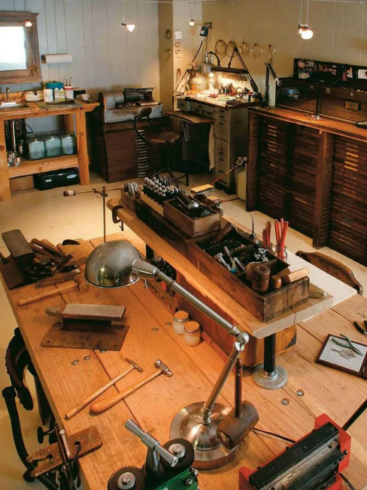 The Jeweler’s Studio Handbook: Traditional and Contemporary Techniques for Working with Metal and Mixed-Media Materials