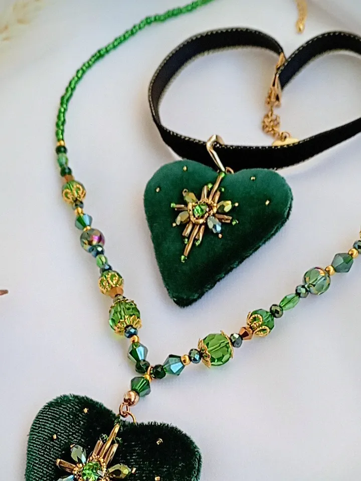 Handmade emerald heart jewelry set necklace choker and earrings, valentines day gift, heart shaped jewelry, love gift