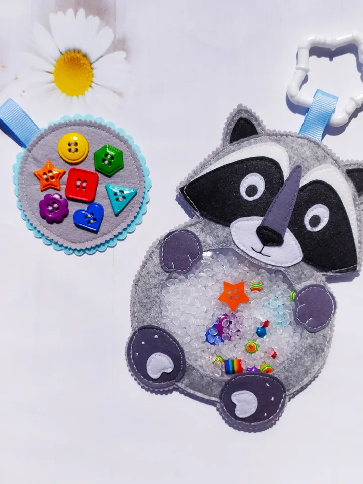 Raccoon I spy bag pattern for toddlers, I spy game, Busy Bag activity tutorial, Autism sensory toys for kids, Felt toy pattern, Travel Toys