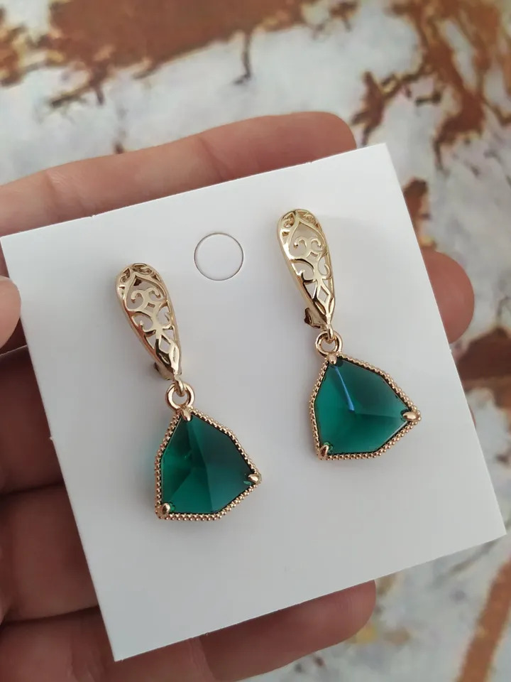 Gold Emerald Green Bridal Earrings Swarovski Crystal Wedding Earrings Bridesmaid Earrings Drop Earrings Boho Wedding Earrings Gold Earrings