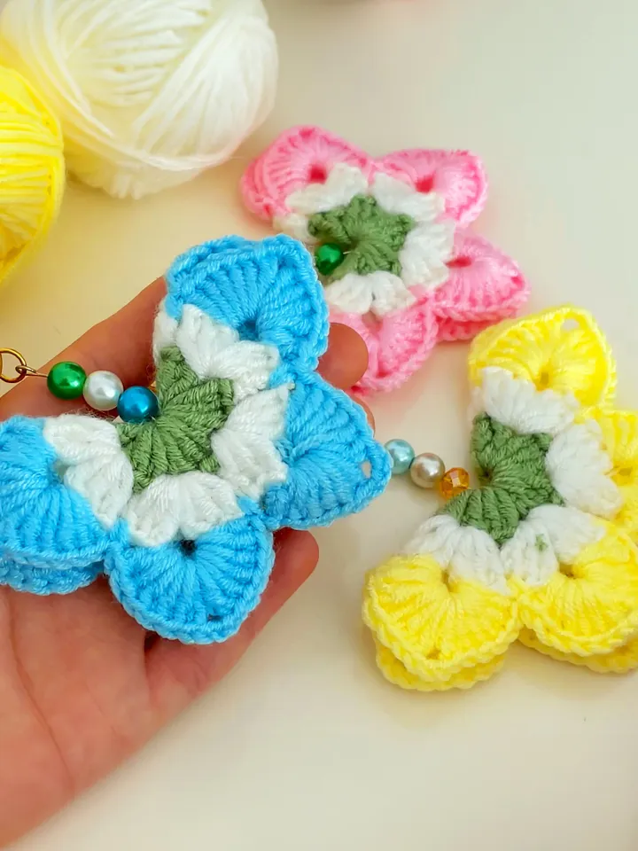 Crochet Flower Keychain Pattern, Easy PDF Tutorial for Beginners, Handmade Gift Idea for Valentineโs or Car Accessories
