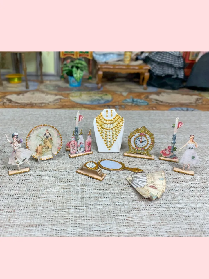 A set of accessories in beige and pink to fill the interior of a dollhouse in 1:12 scale.