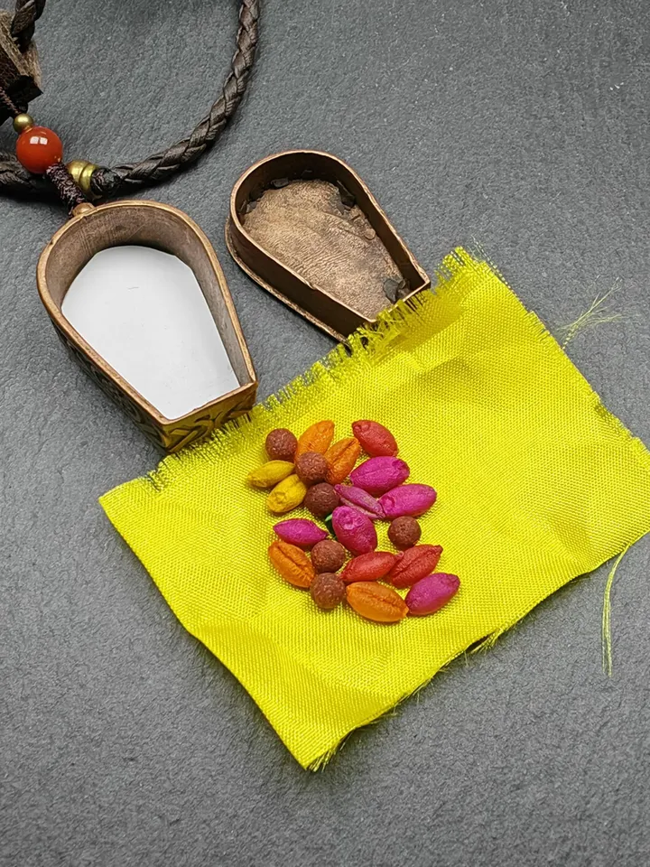 Gandhanra Antique Handmade Gau Ghau Shrine,Guru Rinpoche Gau Amulet, Mini Tibetan Buddhist Altar Amulet Pendant,Made of Red Copper