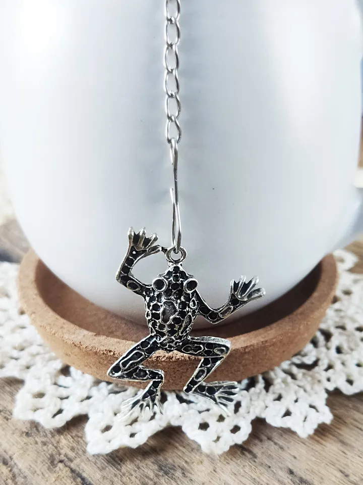 Frog tea ball infuser for herbal tea, Goblincore Tea infuser for tea lovers, Tea Strainer for loose leaf tea