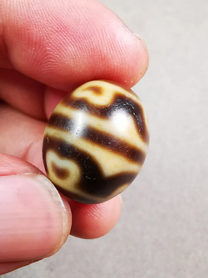 Gandhanra Tibetan Round Lotus Dzi Bead(Darrow or Taklok Dzi),Tibetan Chung,Wealth Amulet,Small Size 21*18 mm