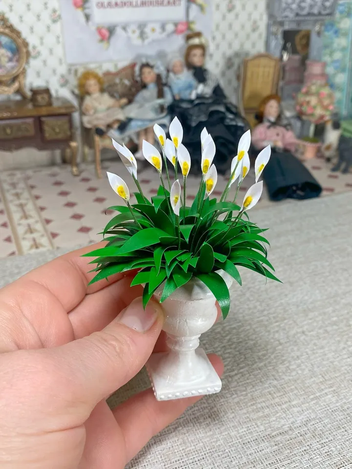 Flower for a dollhouse in 1:12 scale. Miniature dollhouse. Handmade. Plant for a doll.
