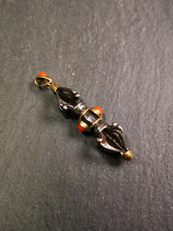 Gandhanra Tibetan Buddhist Amulet,Dorje Vajra Pendant, Made of Cold Iron,Inlaid with Agate