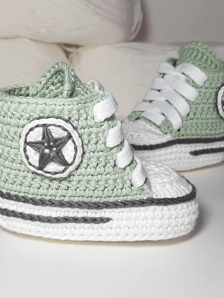 Crochet newborn booties, mint baby shoes, autumn baby booty, fall baby nephew gift, size 0-3 months, convers slippers