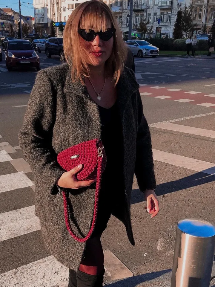 Crochet pattern half moon bag PDF digital instant download and video tutorial, shoulder bag, half round handbag, hobo bag, mini purse