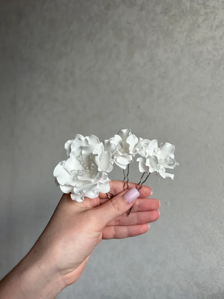 White flower hairpin, bridal hairpin, wedding hair accessories, bridal jewelry, handmade accessories, bridal hair flower