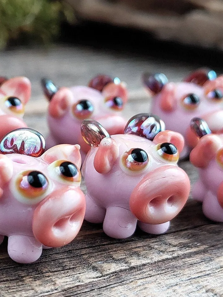 Pig figurine Flying Pig figurine Pig decor Pig statue Pig ornament Mini pig Glass pig Pig gifts Piglet Pig lover gifts Miniature animals