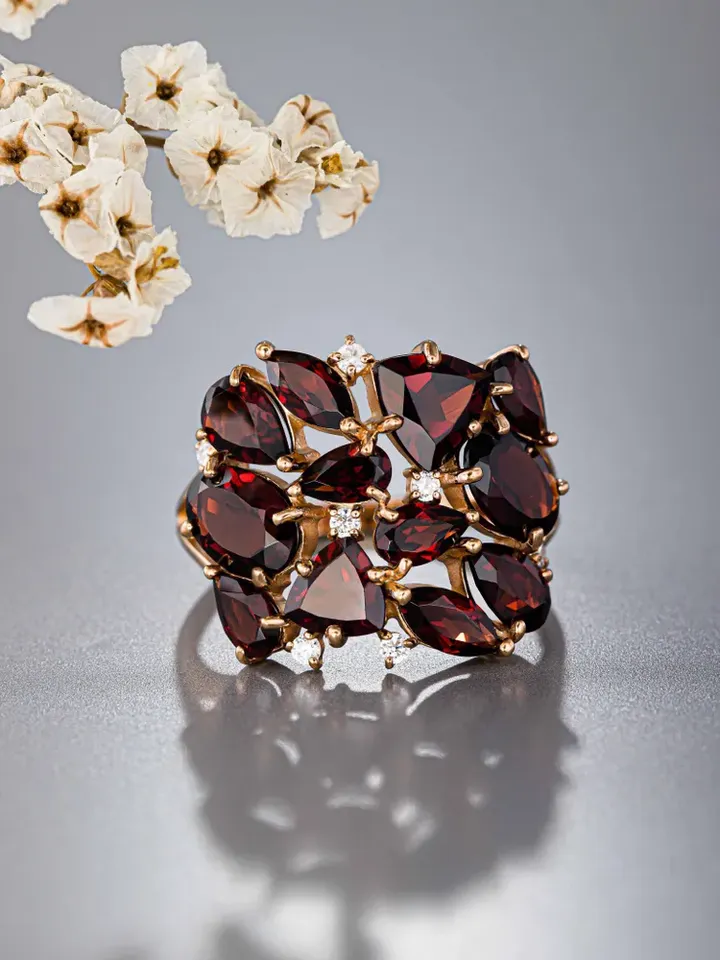 Ring gold plated silver 925 assay value with garnets