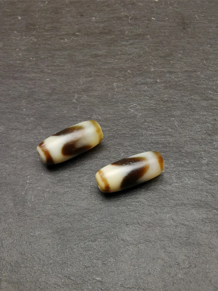 Gandhanra TibetanTiger Tooth Dzi Bead Accessories,Dzi Spacer Beads,Marker Beads for Mala,Necklace,amulet,0.32" × 0.79"