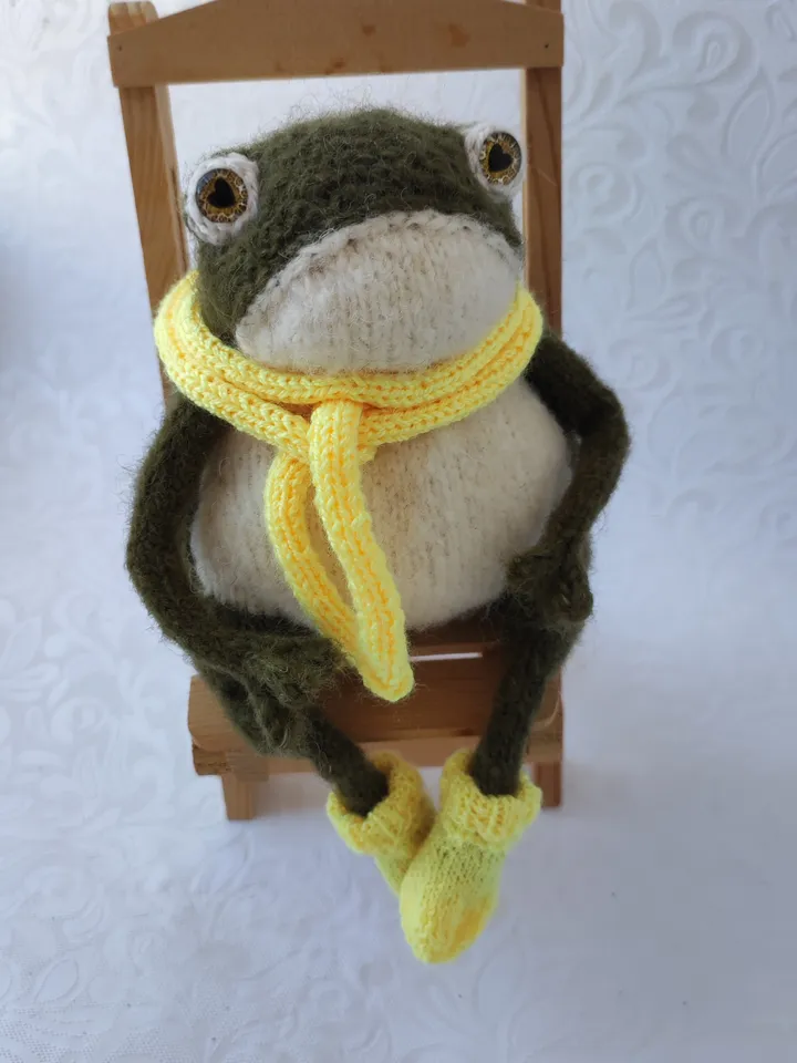 Funny toad knitted TO ORDER Handmade Crazy frog Knitted frog Knitted green froggy Cute green frog Knitted toad