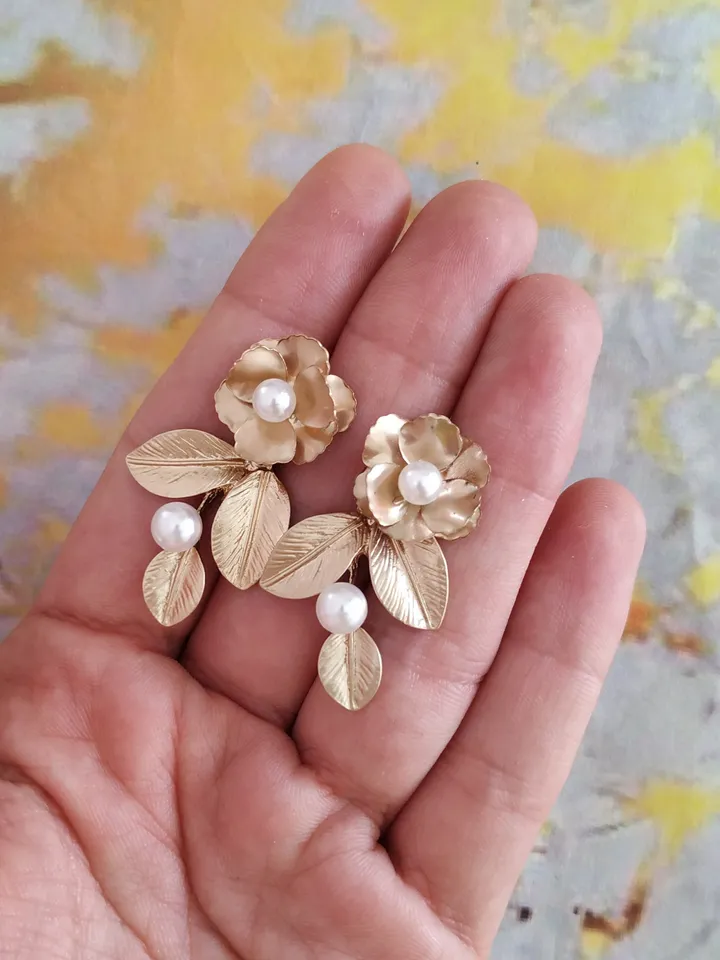 Floral Boho Wedding Earrings Boho Bridal Earrings Floral Wedding Earrings Pearl Wedding Earrings Leaf Bridal Earrings Gold Wedding Earrings