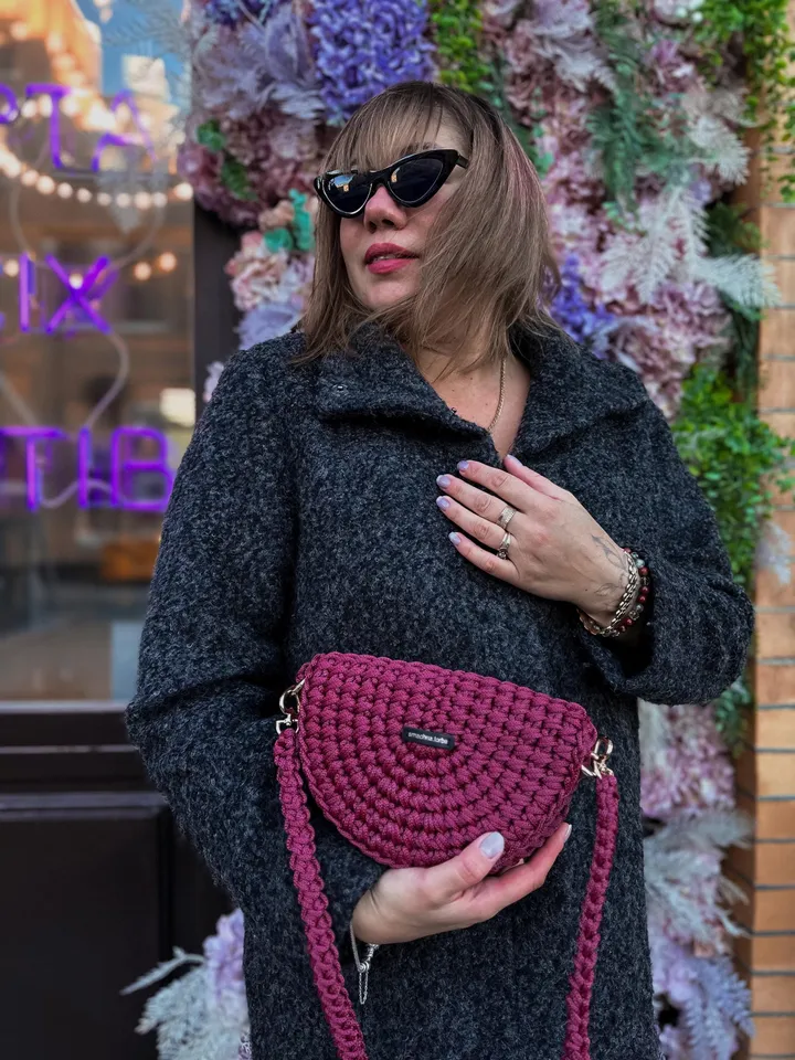 Crochet pattern half moon bag PDF digital instant download and video tutorial, shoulder bag, half round handbag, hobo bag, mini purse