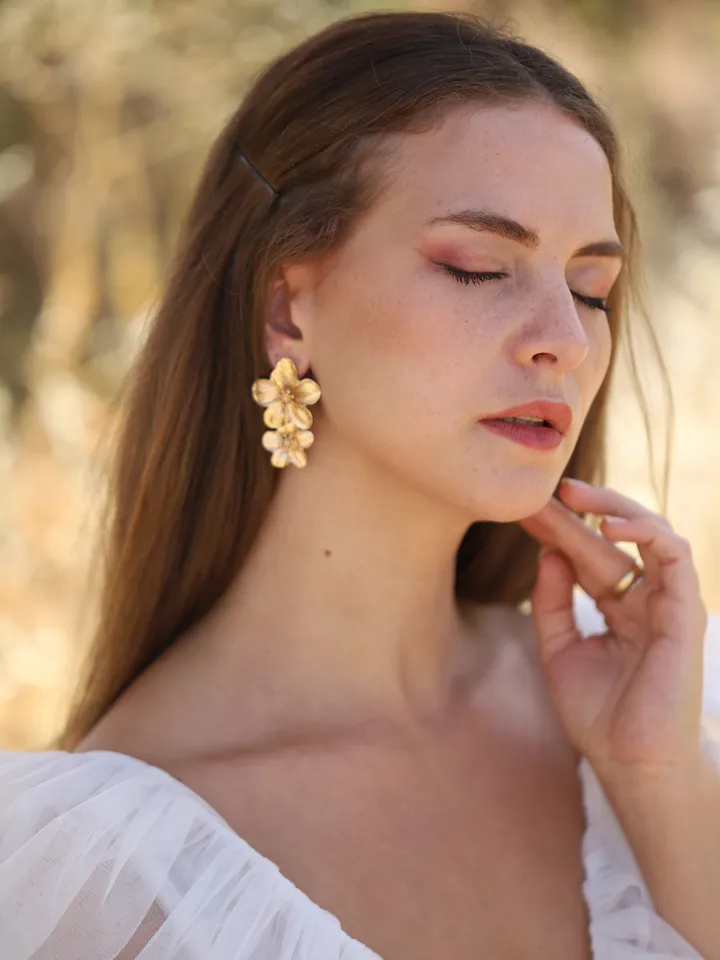 Boho Wedding Earrings, Champagne Gold Flower Bridal Earrings, Floral Chandelier Statement Wedding Earrings For Brides, Statement  Jewelry