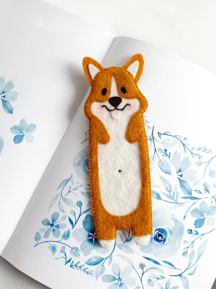 Felt long corgi bookmark hand sewing PDF tutorial with patterns. DIY dog bookmark. Book and pets lover gift. Felt school supplies