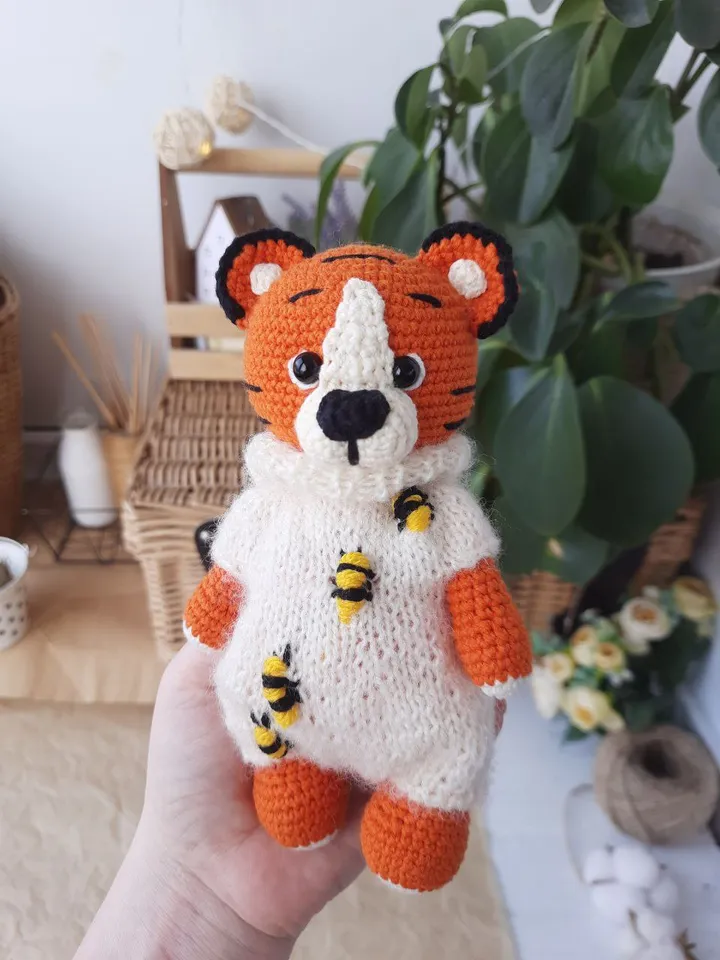Amigurumi tiger crochet pattern. PLush tiger crochet PDF tutorial. Stuffed crochet tiger with knitting clothes