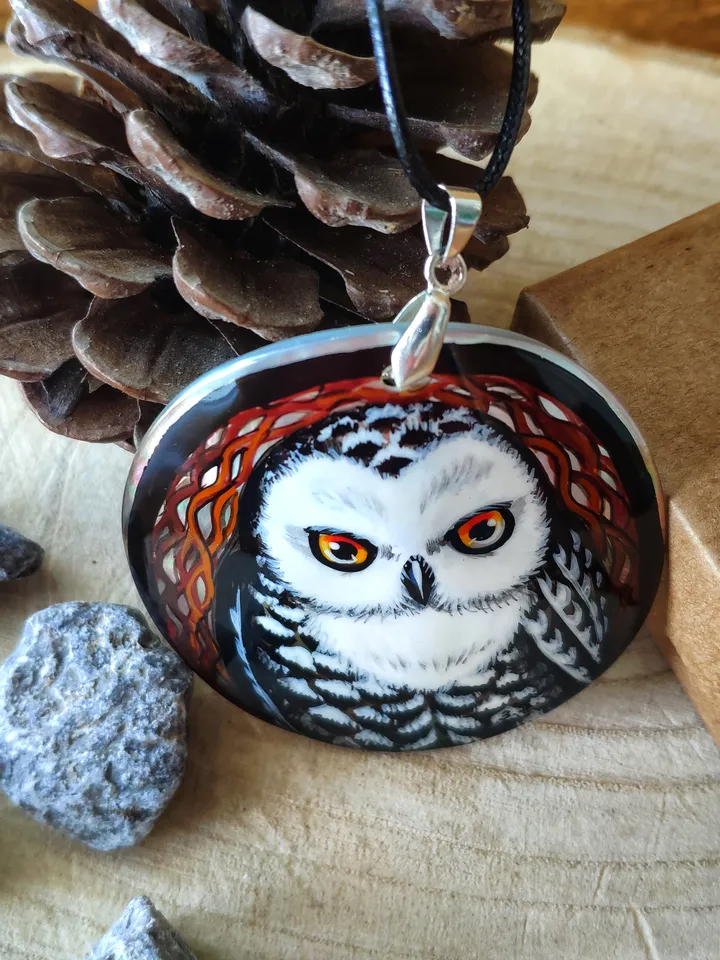 Pearl pendant necklace: Snowy owl handmade jewelry • Ghost of Artic painted on mother of pearl • dainty wisdom talisman • snow owls amulet