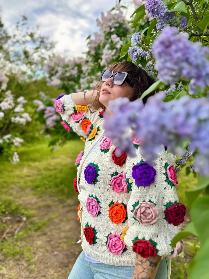 Crochet pattern granny square PDF digital instant download and video tutorial, free pattern, granny square with flower, motifs