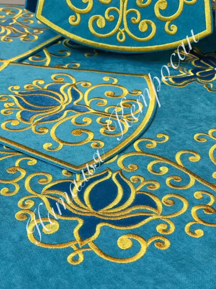 "Trapunto" designs for machine embroidery.