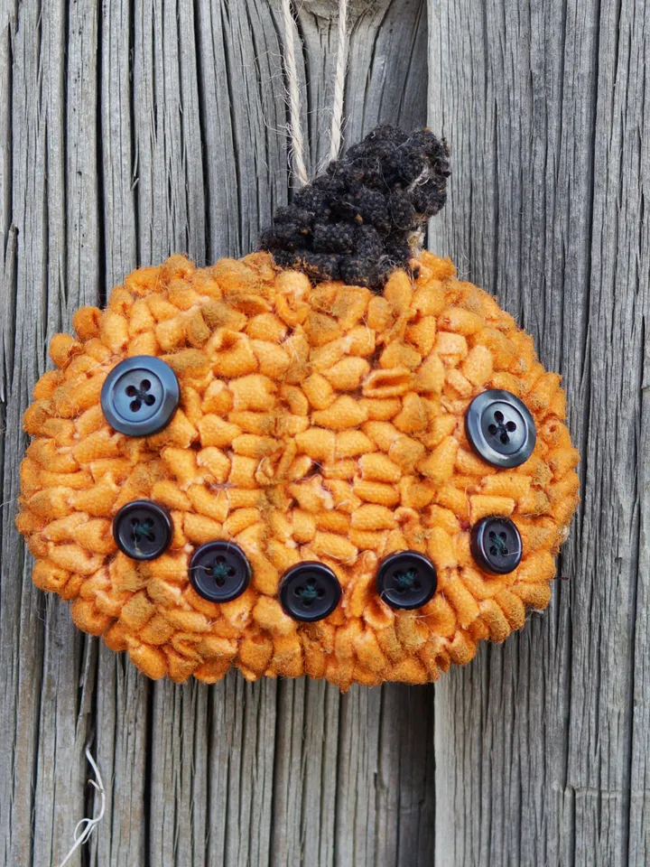 Primitive pumpkin ornament, rug hooking, halloween ornament, jack-o'-lantern ornament, ships from the US