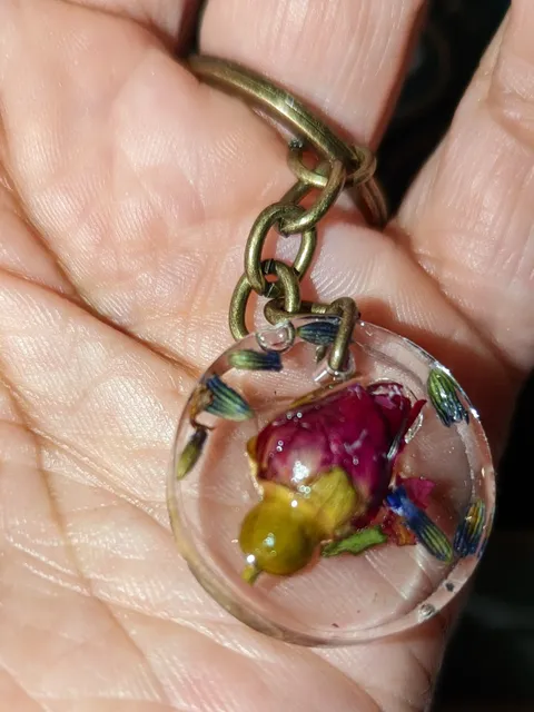 Rose and lavender resin keyring £5.00