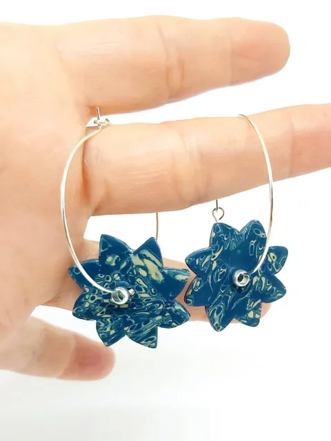 Blue Honua flower hoops, handmade with polymer clay, silver plated hoops, designer jewelry, unique earrings, statement earrings, stylish €35.33