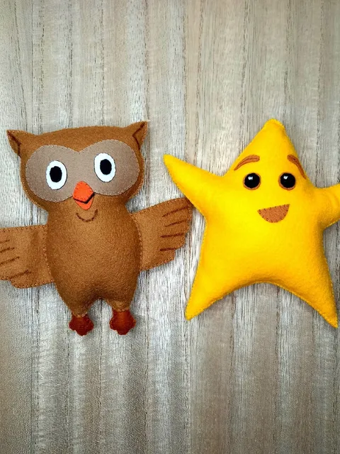 Twinkle Twinkle Little Star & More | Kids Songs | Super Simple Songs toy felt owl, star