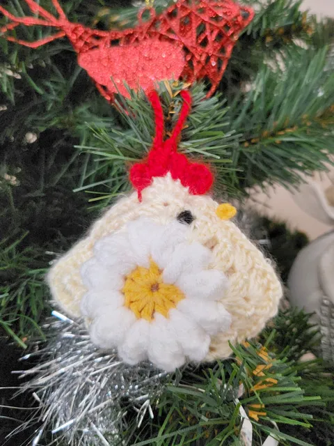 Granny Square Chick Crochet Pattern – Adorable Christmas Tree Ornament