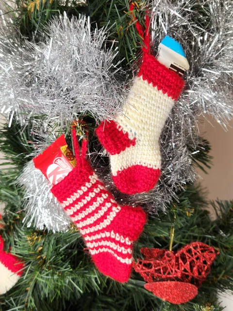 Adorable Mini Stockings Crochet Pattern for Christmas Tree and Advent Calendar