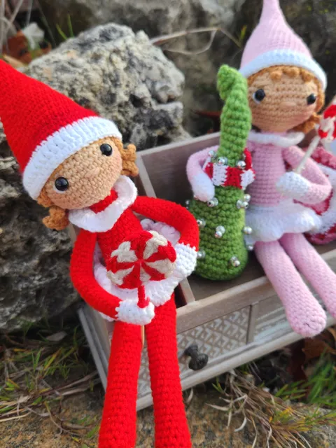 Christmas Elf Girl Crochet Pattern – Bendable Hands with Wire, PDF in English