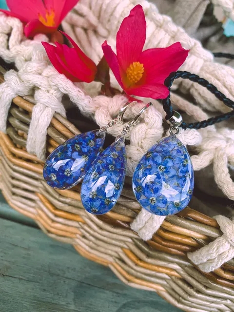 Set with real forget-me-not flowers