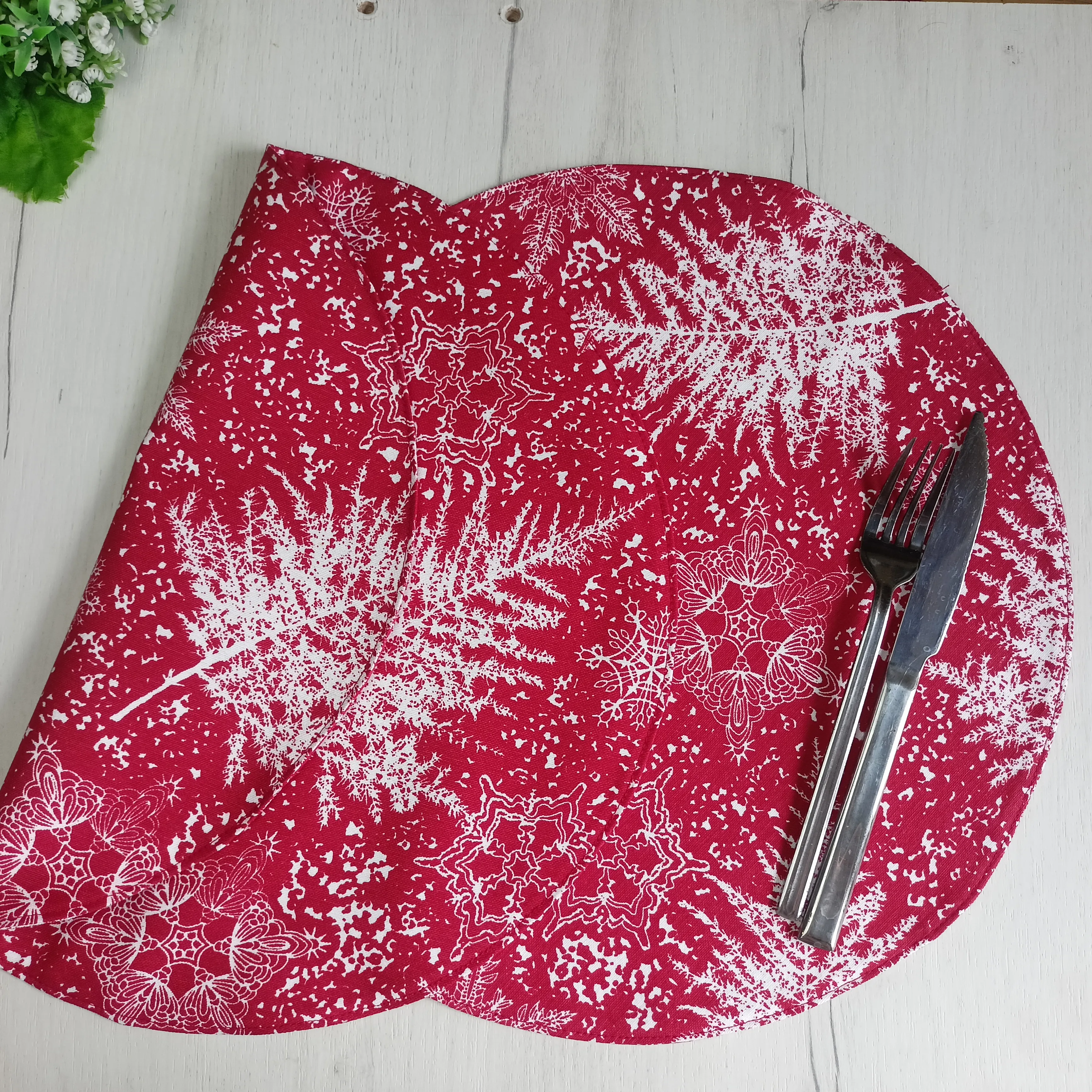 Red christmas placemats set of 6,4or2, round placemats washable with