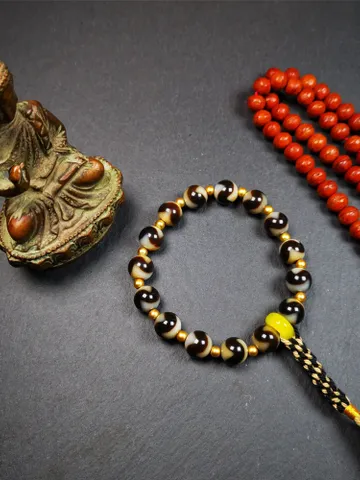 Gandhanra Tibetan Tiger Tooth Dzi Bead Bracelet Mala, 15 Beads,8.6" $89.99