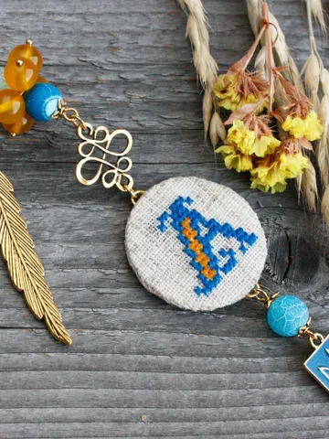 Beaded personalized bookmark for men Monogrammed trident Ukrainian gifts for bookworm Ukrainian souvenirs for dad initial book mark letter