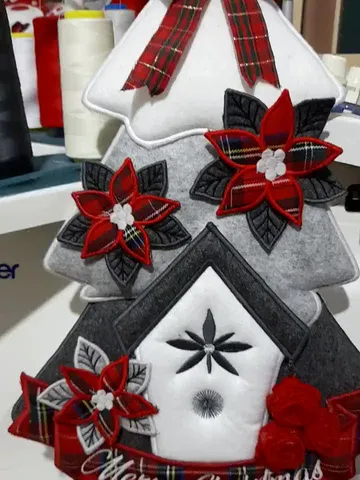 ITH - Christmas Tree - Ricamo a macchina $12.00