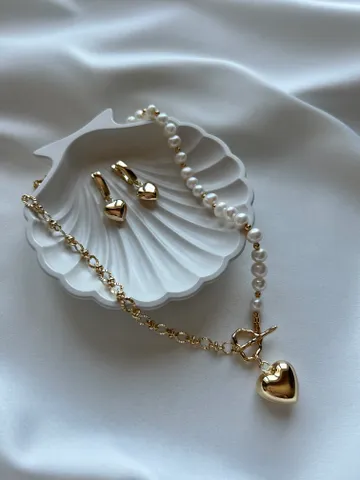 Set of 2 accessories, pearl necklace ,heart earrings, handmade choker, ready to ship, wedding accessories $96.00
