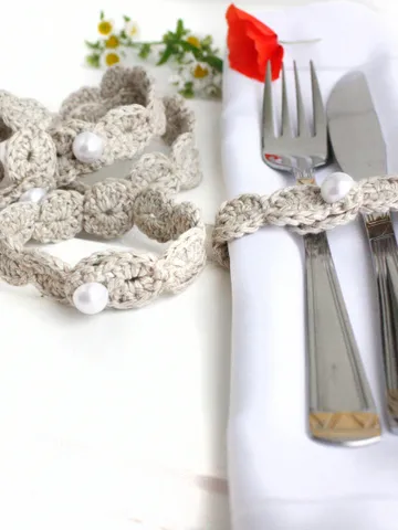 Simple linen wedding napkin rings with pearl buttons Handmade pearl napkin ring holders Plain minimalist table decor in neutral beige colors