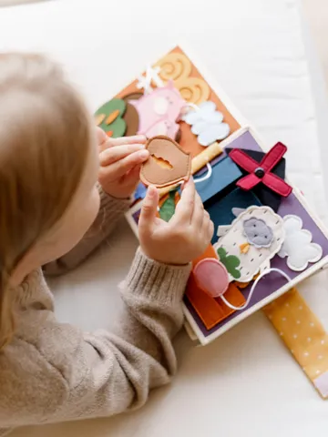 quiet book farm, farm activity quiet book toddler travel toys 1-2-3 year old, kinderkrama $110.00