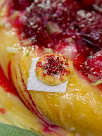 TUTORIAL Miniature raspberry puff pastry bun with polymer clay