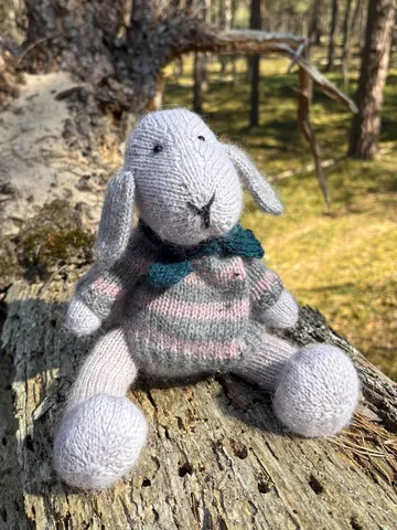 Cute Knitted Bunny – Handmade Stuffed Animal Toy, Soft Gift for All Ages