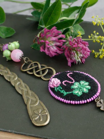 Four leaf clover bookmark with personalization Shamrock personalized bookmark for women beaded handembroidered custom bookmark with monogram
