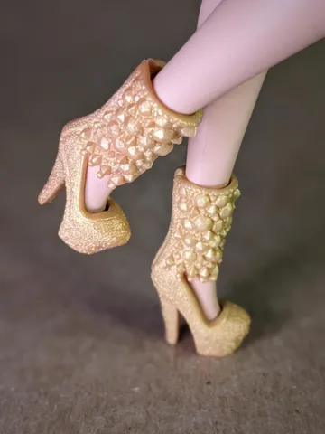 Gold high-heeled shoes for 1/6 scale female dolls $12.00