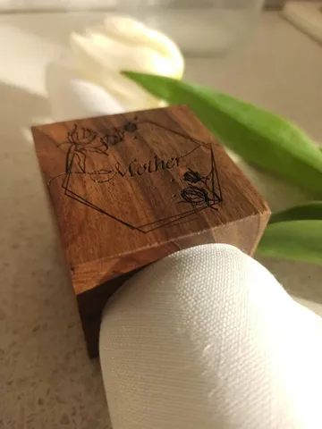 Mothers day gift basket with wood napkin rings and  cloth napkins $5.00