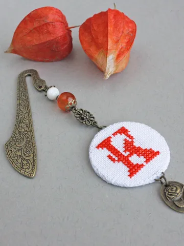Orange personalized bookmark for women Beaded bookmark with letter Handmade custom metal book mark with charm Bookworm gift for writer