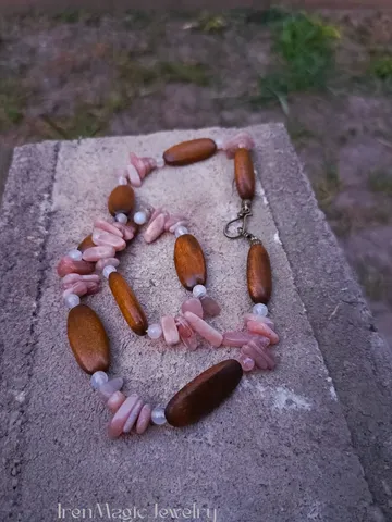 Necklace with Sunstone, Agate and Wood Beads