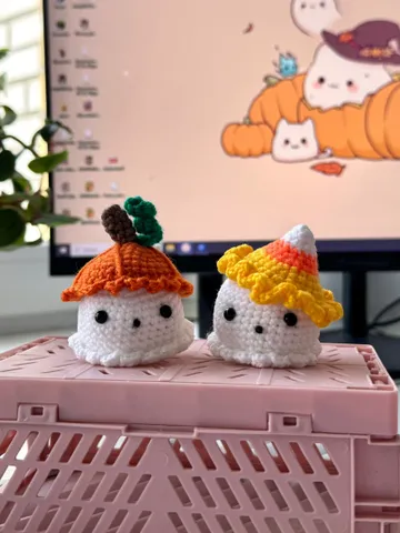 4 in 1 Crochet Pattern little ghosts in hats, LOW SEW, set hats, halloween crochet, pumpkin, no sew $7.50