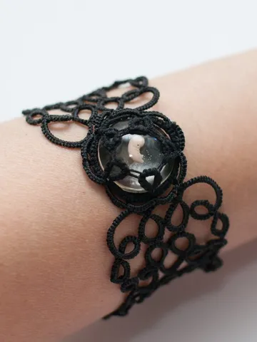 Tatting lace bracelet Embryo 5-6 weeks $85.00